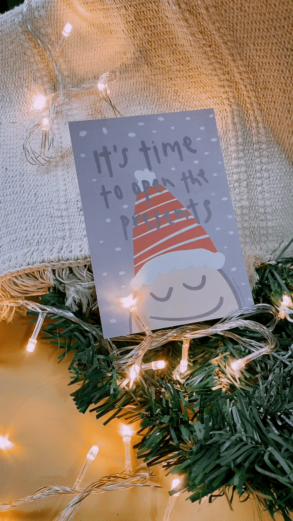 It's time to open the presents | Postcard